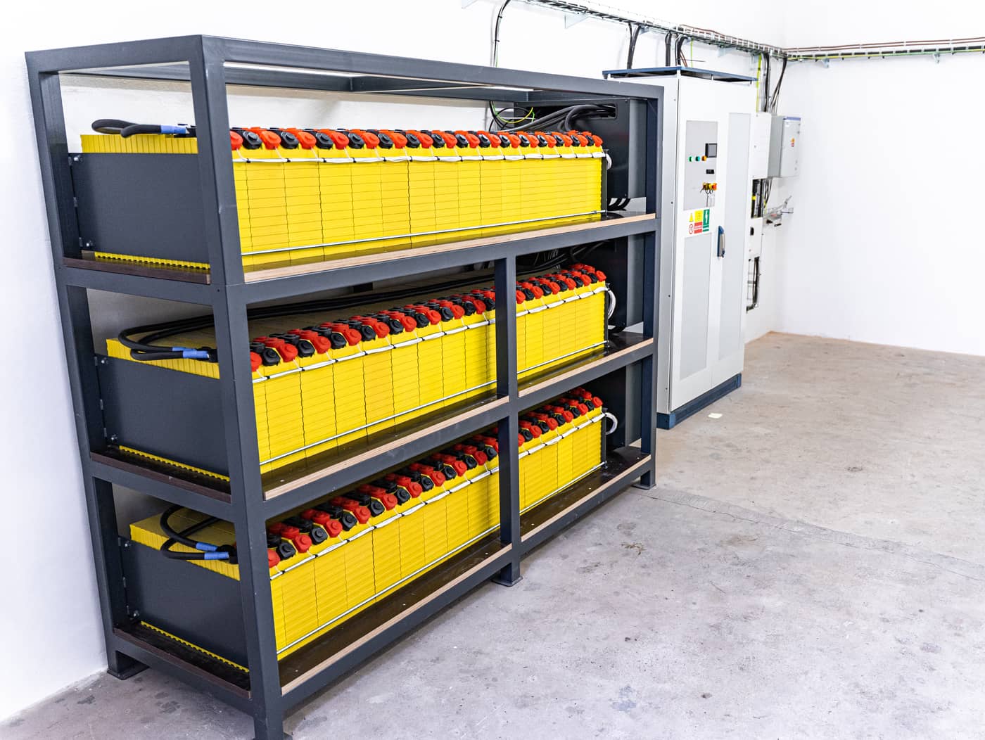 Dependence on China is dangerous, say the founders of the Czech manufacturer of European battery storage AMVOLT